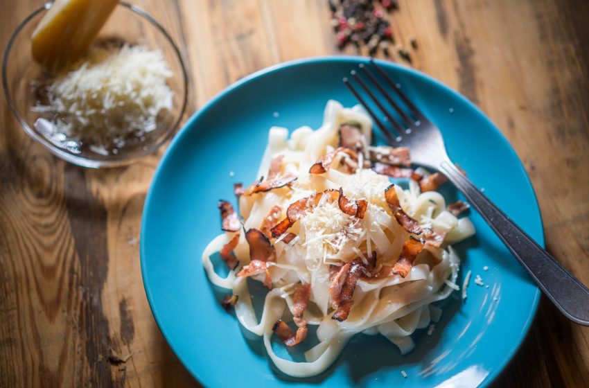  Rýchle fettuccine so slaninou a parmezánom